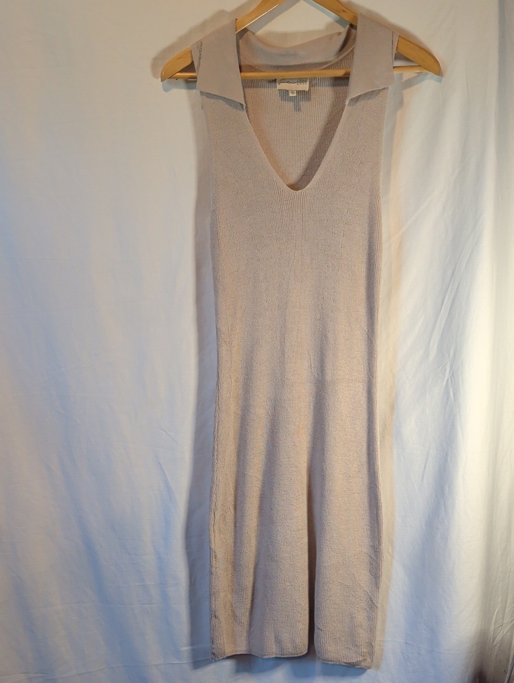 Freshman 1996 Sleeveless Collared V-Neck Knit Midi Dress in Light Taupe